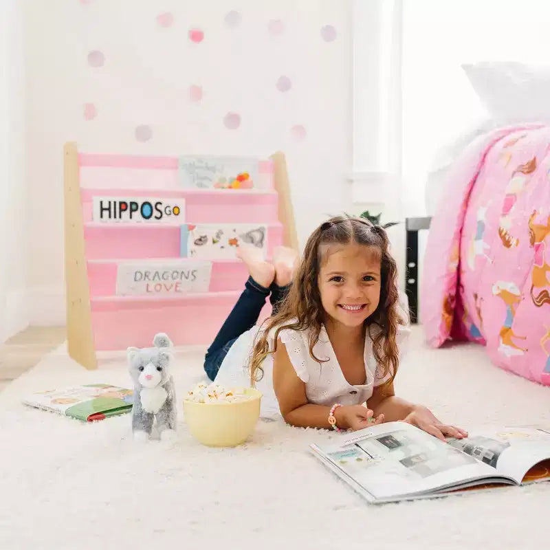 Étagère à Livres Suspendue pour Enfants en Cuir Vegan – 4 Niveaux, Bois Naturel et Rose Clair