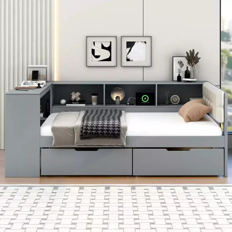 Lit plateforme double/grand avec étagères de rangement, tiroirs, station de recharge, tête de lit rembourrée et bureau – Crème/Gris
