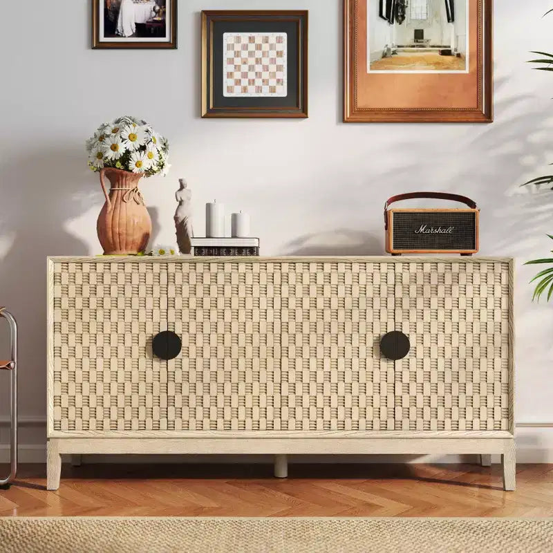 Buffet de 63 po avec rangement, Meuble de rangement vieilli avec 4 portes sculptées et étagère réglable, Jaune