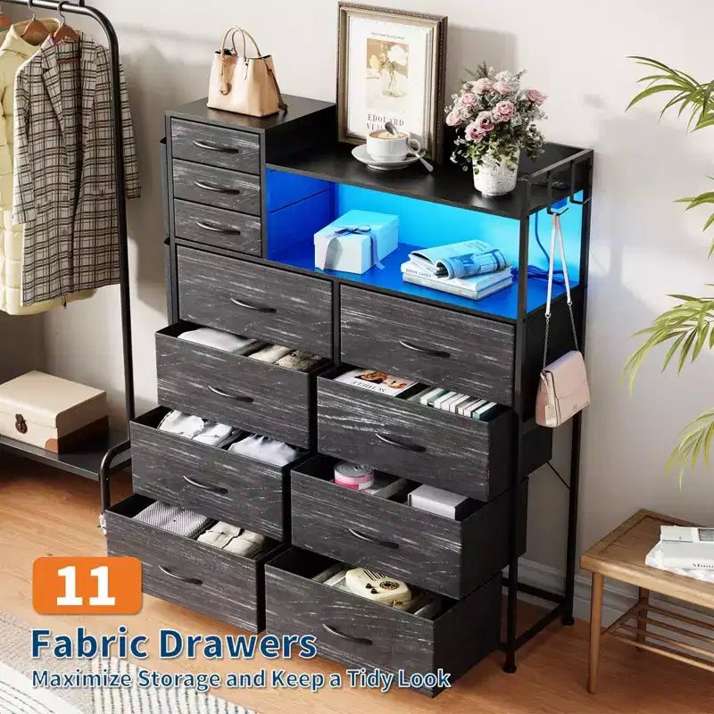 Commode de chambre, commode de rangement en tissu à 11 tiroirs avec station de charge et lumières