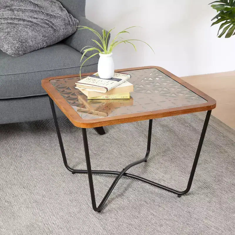 Table basse carrée moderne 58 cm – Plateau en verre trempé et motif ajouré géométrique