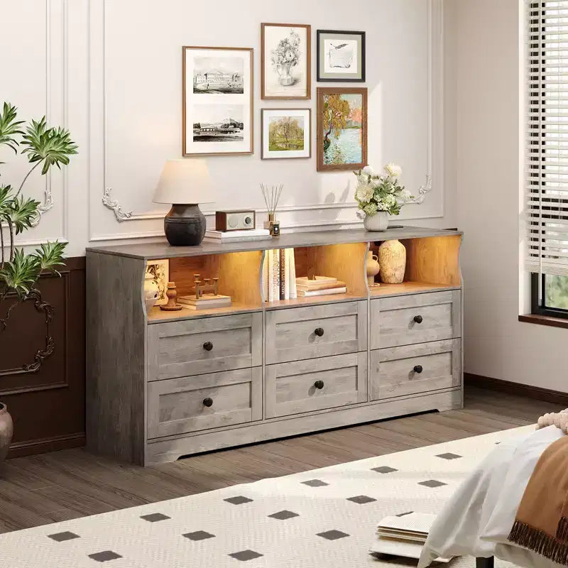 Commode en bois 6 tiroirs de 63 po avec prise de courant et étagères ouvertes, meuble TV moderne pour salon et chambre à coucher, chiffonnier